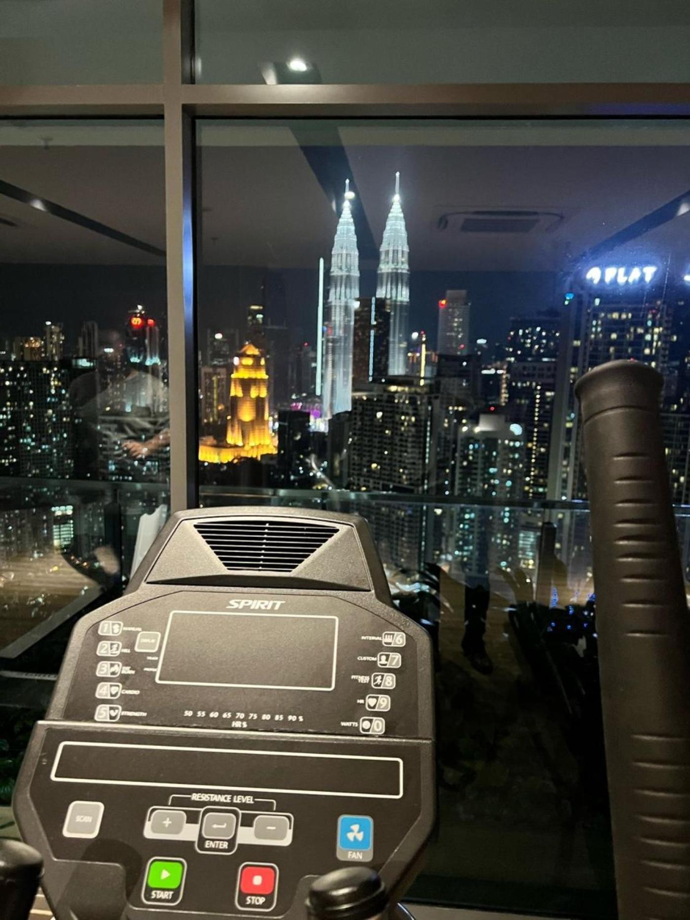 The Luxe Suites Klcc By Cozy Stay 吉隆坡 外观 照片